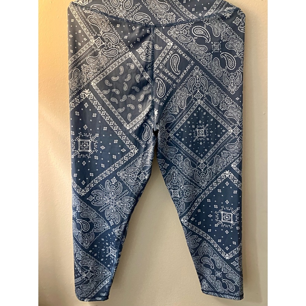 American Eagle Paisley Cropped Leggings 🏃🏼‍♀️☀️